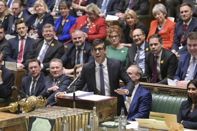 Il governo britannico amplia i suoi poteri per “fermare i barconi di migranti” Il governo britannico amplia i suoi poteri per “fermare i barconi di migranti”