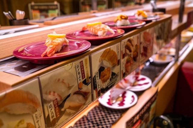 Desinfeksjonsmiddel, spytt eller sigarett på andres mat: «sushi-terroren» tvinger japanske restauranter til å stoppe produksjonslinjer