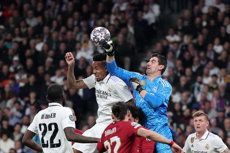 Real Madrid wandelt richting de kwartfinales tegen mak Liverpool