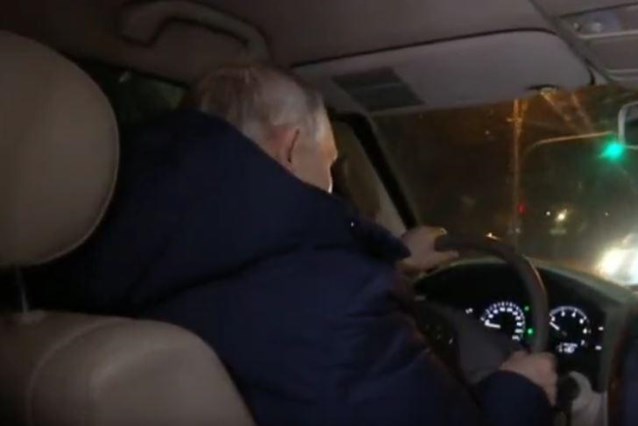 Remarkable image: Putin himself drives a Toyota during a visit to Ukrainian Mariupol