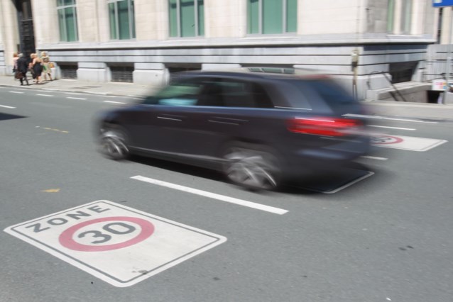8 из 10 бельгийцев ездят слишком быстро в зоне 30, и больше водителей ездят по автомагистралям
