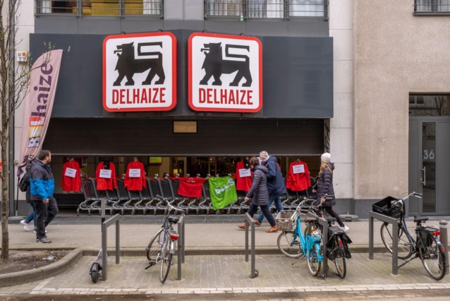 73 Il negozio di Delhaize chiudeva il sabato, quasi tutta la settimana