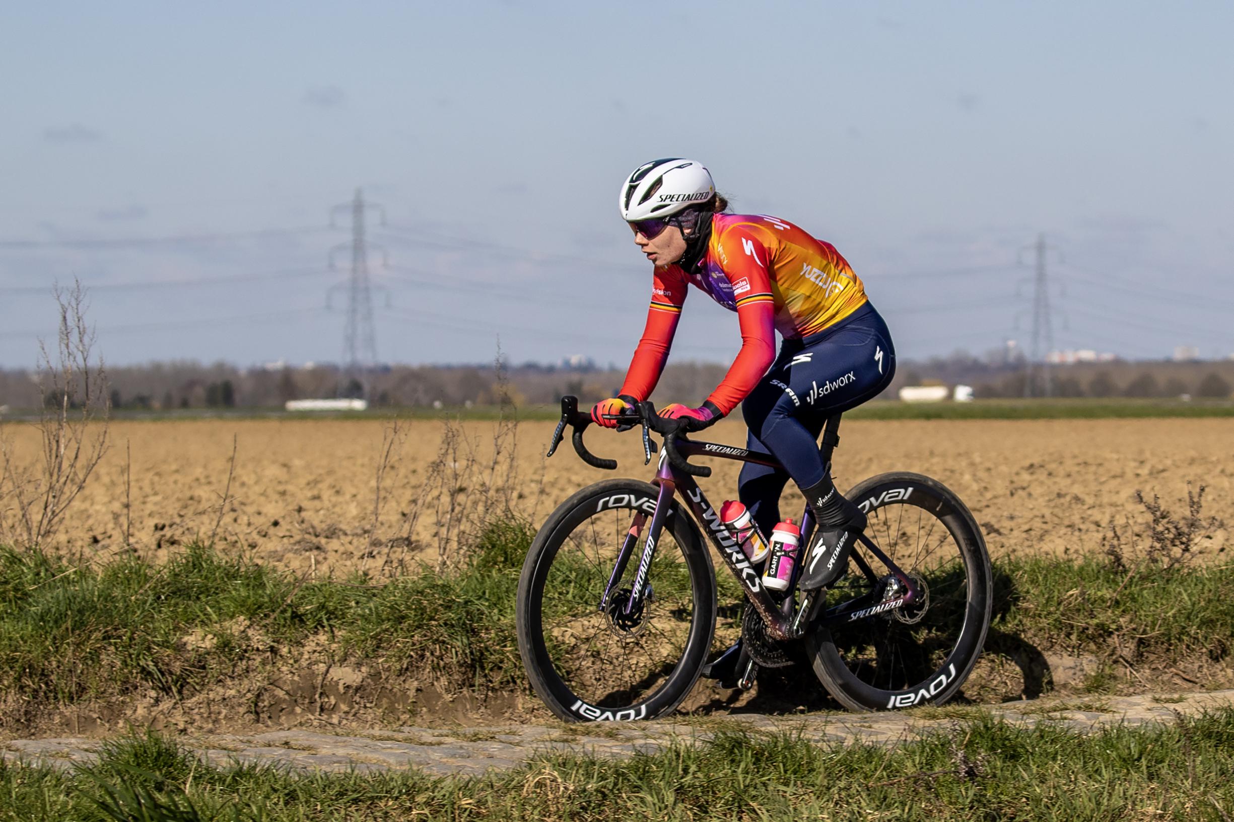 In het spoor van Lotte Kopecky en Team SD Worx in de Hel Ik heb