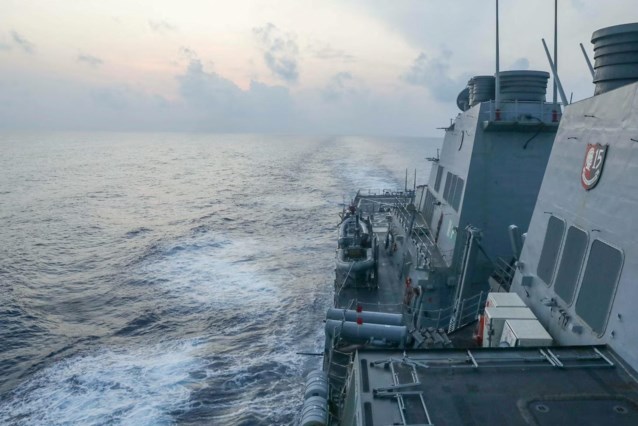 Эсминец США в Южно-Китайском море, Китай осуждает «незаконное вторжение»