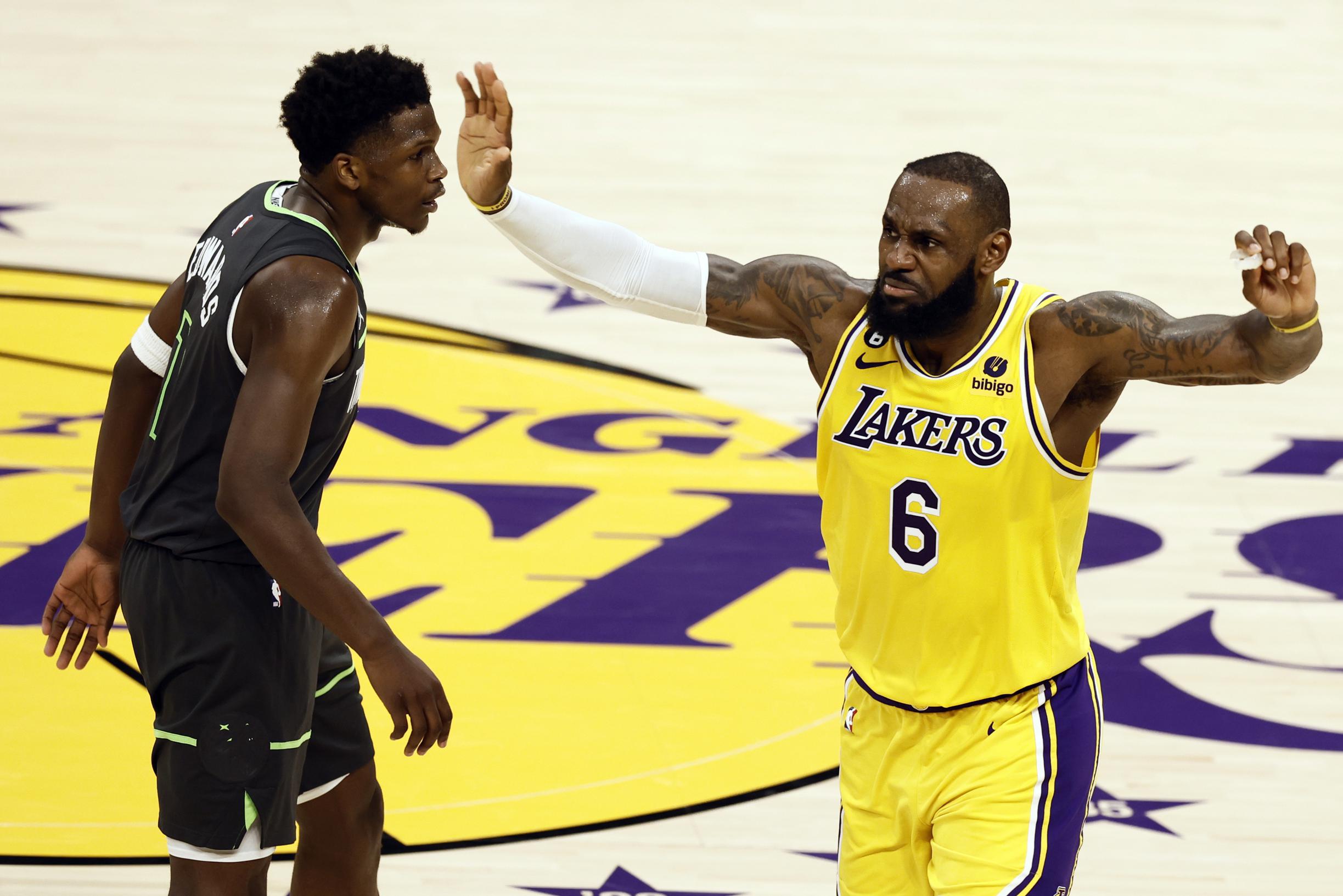 LeBron James leidt LA Lakers naar play-offs in de NBA