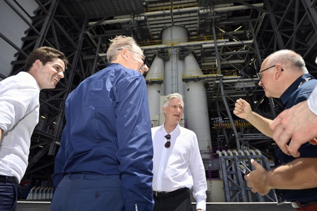 Король Филипп посещает Космический центр Гайаны накануне «запуска десятилетия»