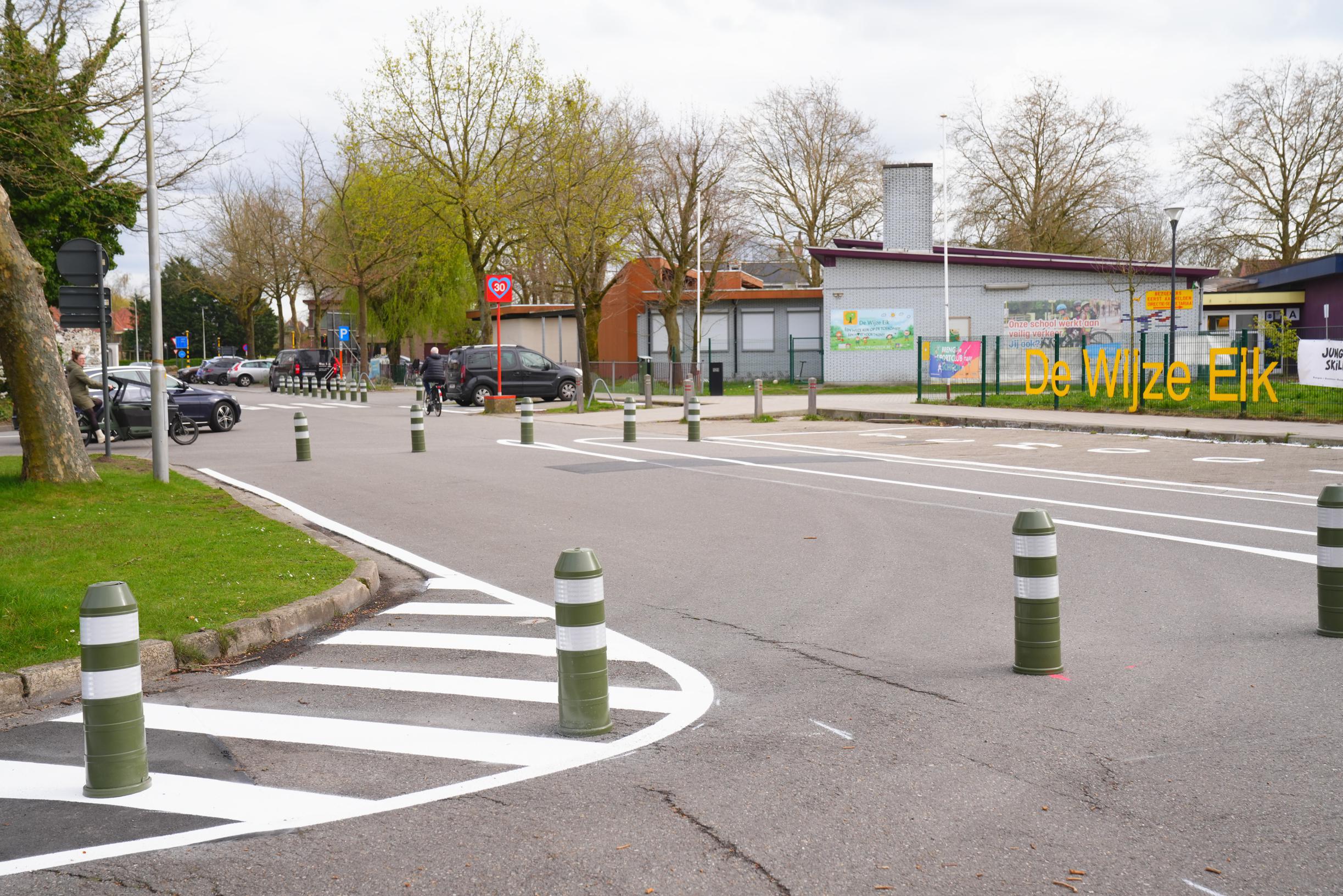 Ondanks Gemor Van Buurtbewoners: Paaltjes Voor Schoolpoort Om Autovrije ...