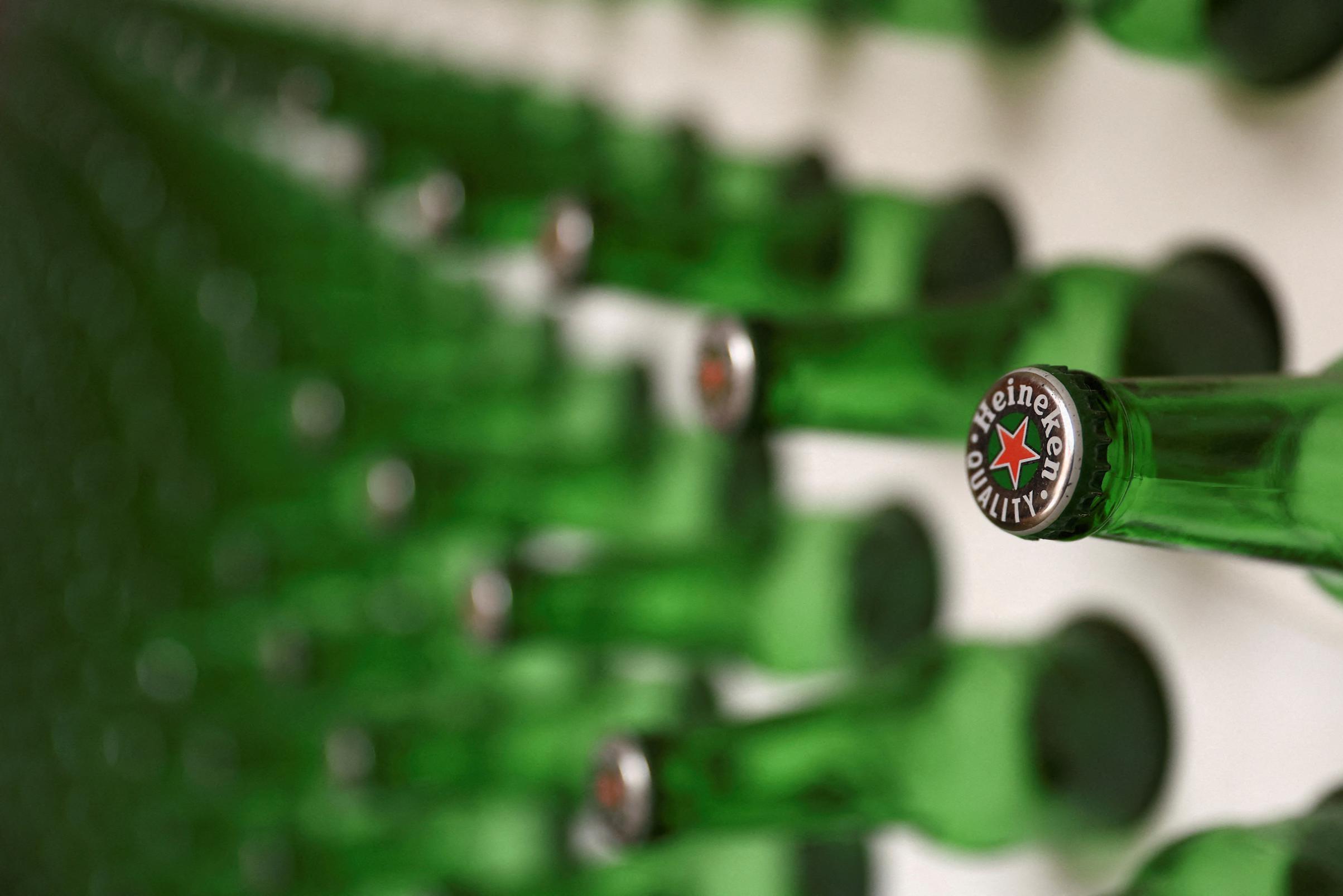 Manifesteren niets lunch Heineken verkoopt minder bier voor meer geld | Het Nieuwsblad Mobile