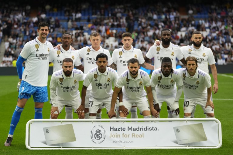 IN BEELD. Iedereen nummer 20: Thibaut Courtois en co steunen Real-ploegmakker Vinicius Jr na racisme-rel