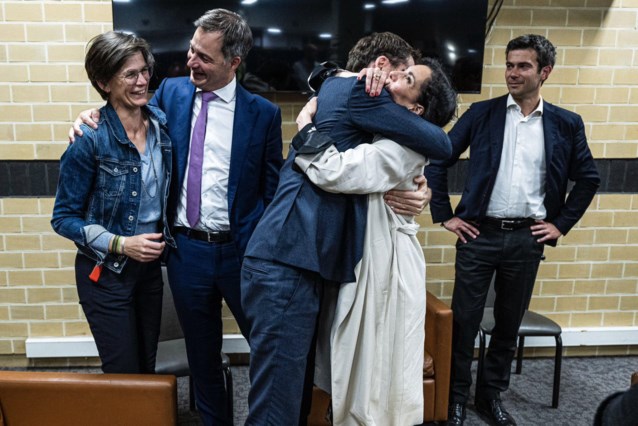 Belgian Minister Hadja Lahbib Shares Heartfelt Hug With Olivier Vandecasteele Upon His Return 6014