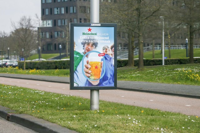Heineken supprime les affiches publicitaires car les mannequins ont l’air trop jeunes
