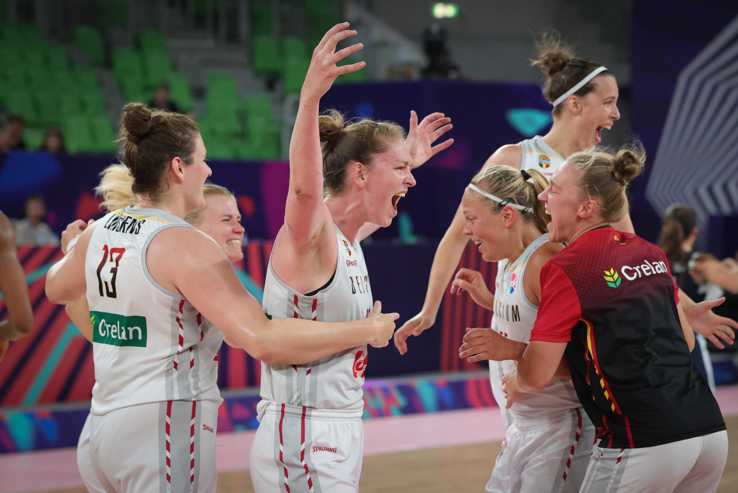 Ze doen het! Belgian Cats blijven na nagelbijter tegen Frankrijk op goudkoers op EK basketbal