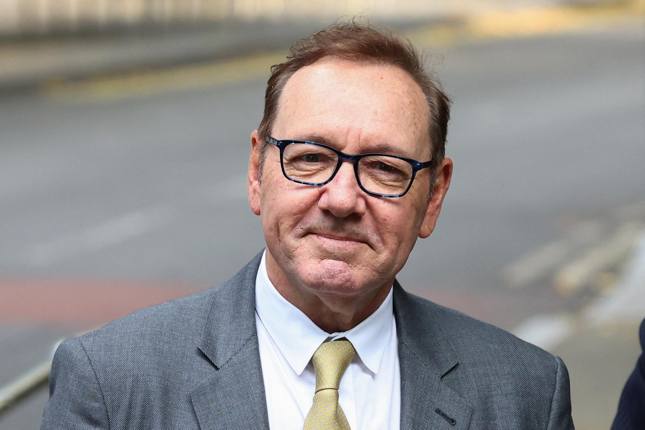 Kevin Spacey aangekomen in Londense rechtbank voor veelbesproken zedenzaak vier mannen beschuldigen acteur van seksueel misbruik Het Nieuwsblad Mobile foto