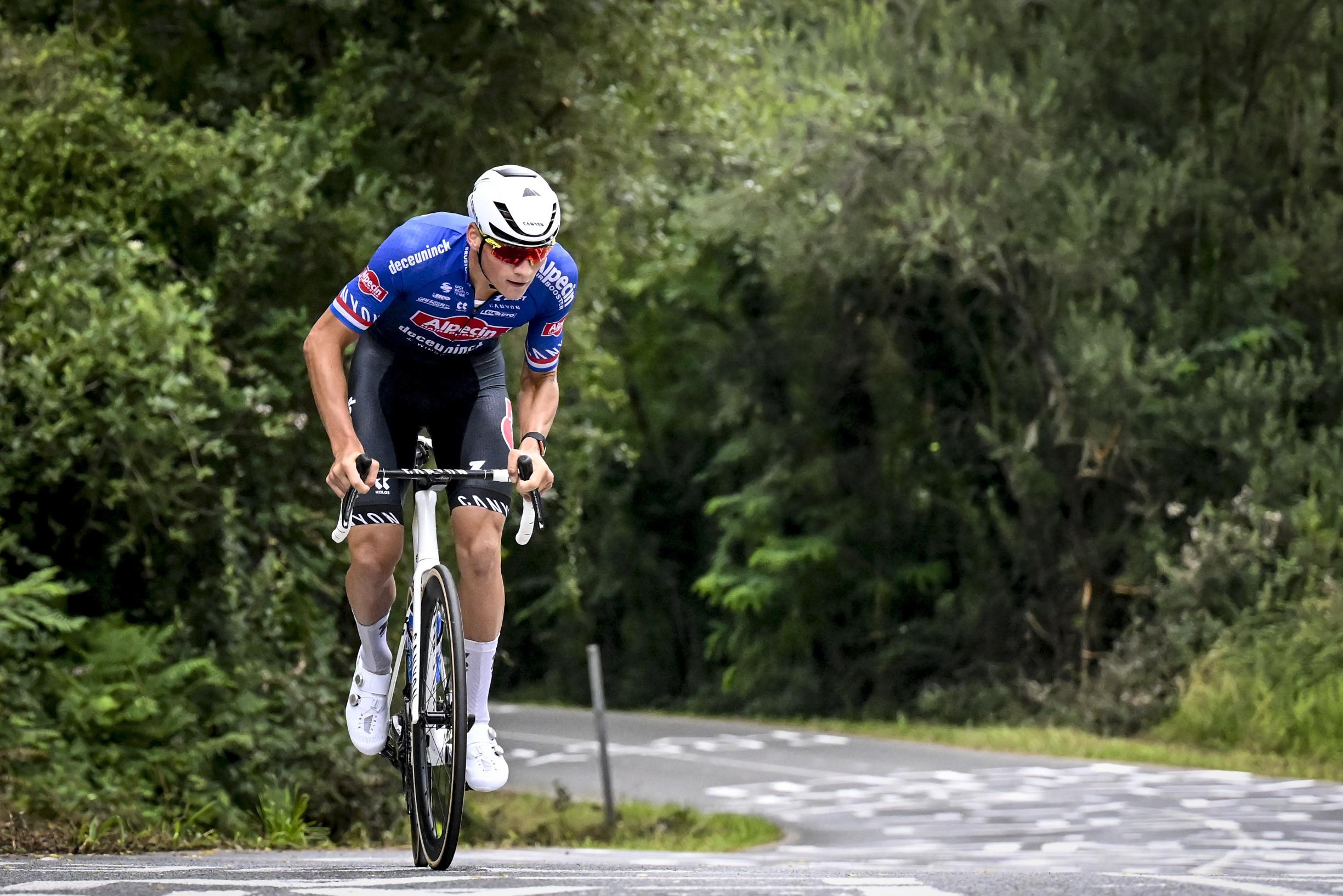 Mathieu van der Poel niks aan het toeval over: nieuwe fiets en 'wondersloffen' moeten gele waarmaken in de Tour | Het Nieuwsblad Mobile