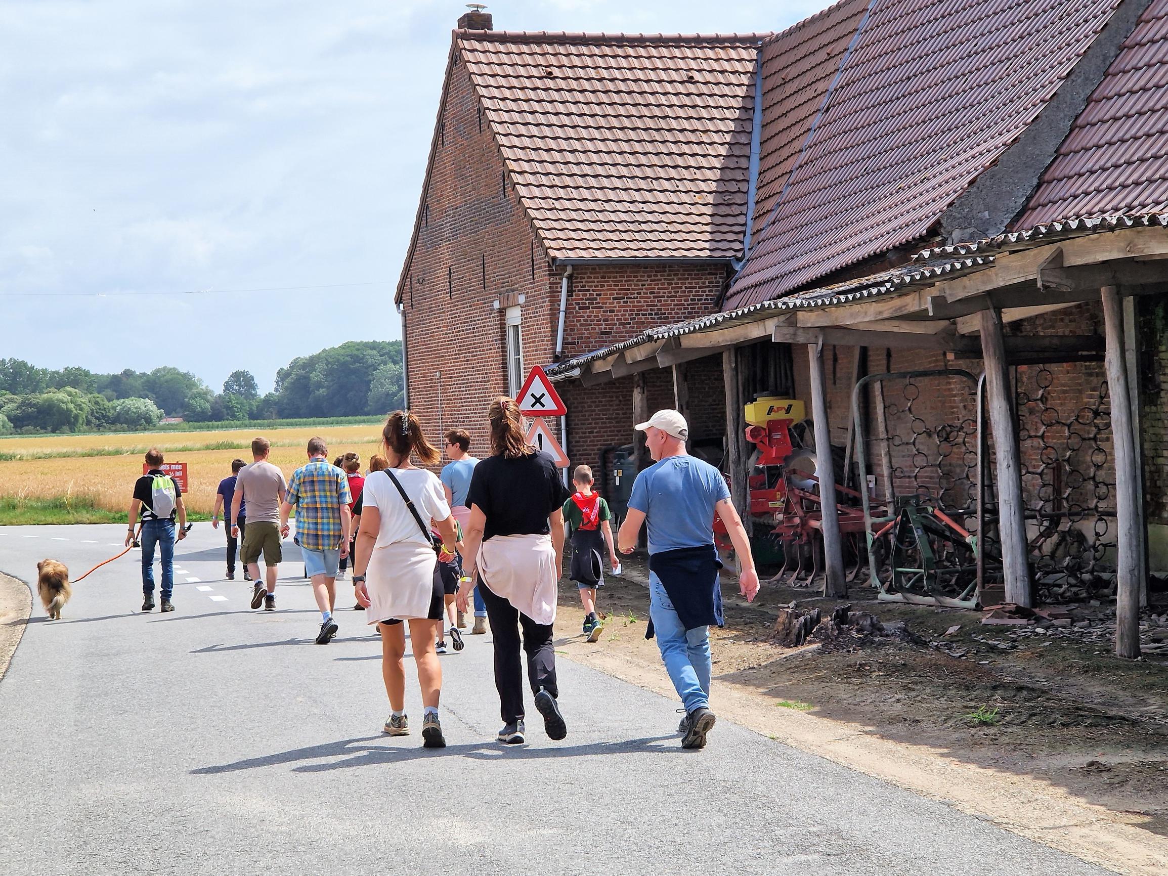 Eerste Tour de Boer kan op veel enthousiasme rekenen (Kortenaken) Het Nieuwsblad Mobile foto