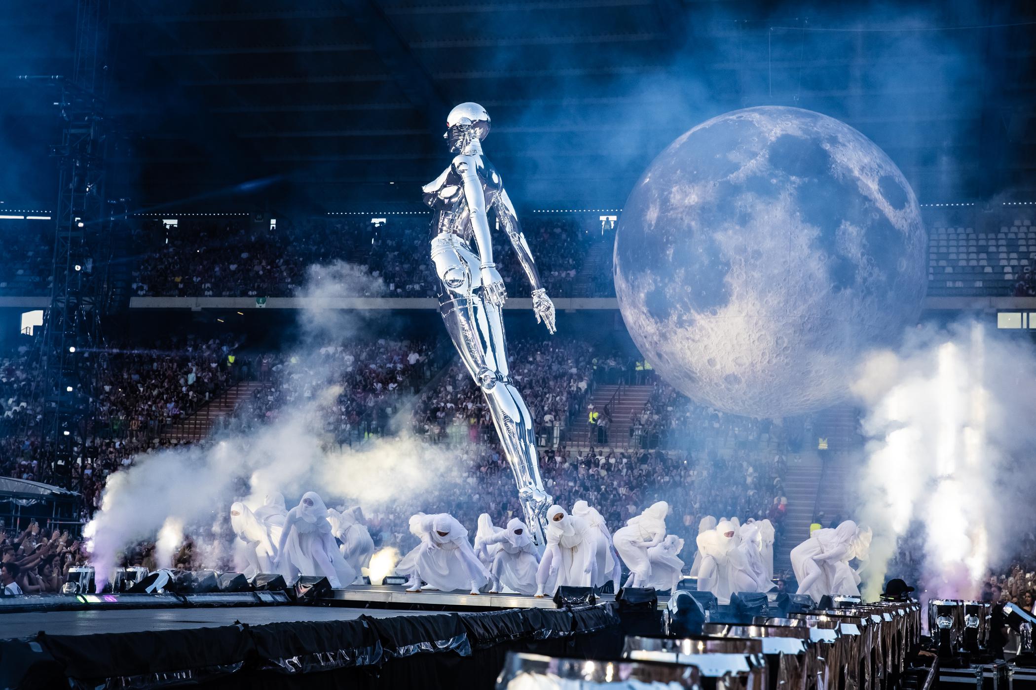 The Weeknd doet The idol-miskleun vergeten in Koning Boudewijnstadion “Poep kleurde weer goud” **** Het Nieuwsblad Mobile