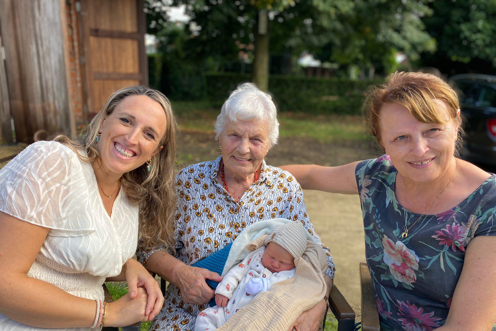 Viergeslacht bij familie Schrauwen in Loenhout (Wuustwezel) Het Nieuwsblad Mobile foto