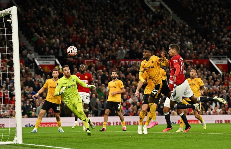 Raphaël Varane bezorgt Manchester United gevleide zege tegen Wolverhampton met Fabio Silva (ex-Anderlecht) als gretige invaller
