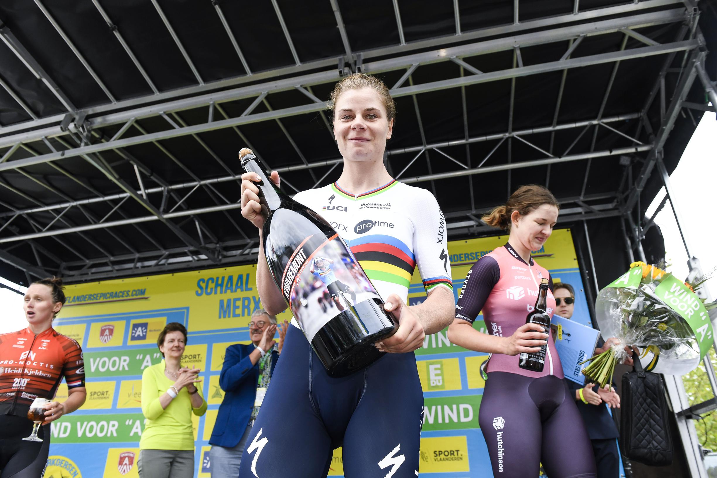 Lotte Kopecky wins Schaal Sels in new rainbow jersey •