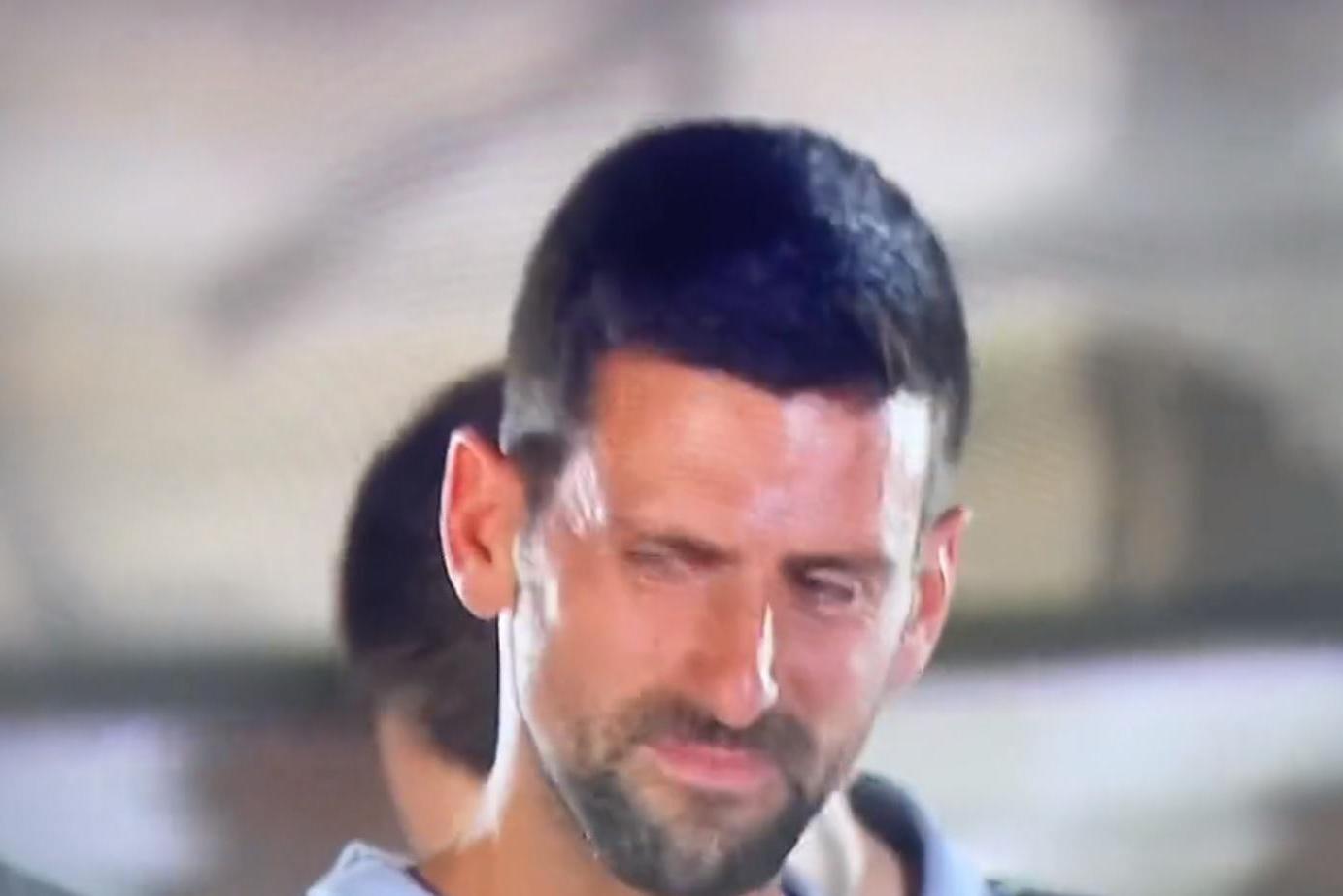 VIDEO. Novak Djokovic barst in tranen uit tijdens viering met Servisch basketbalteam