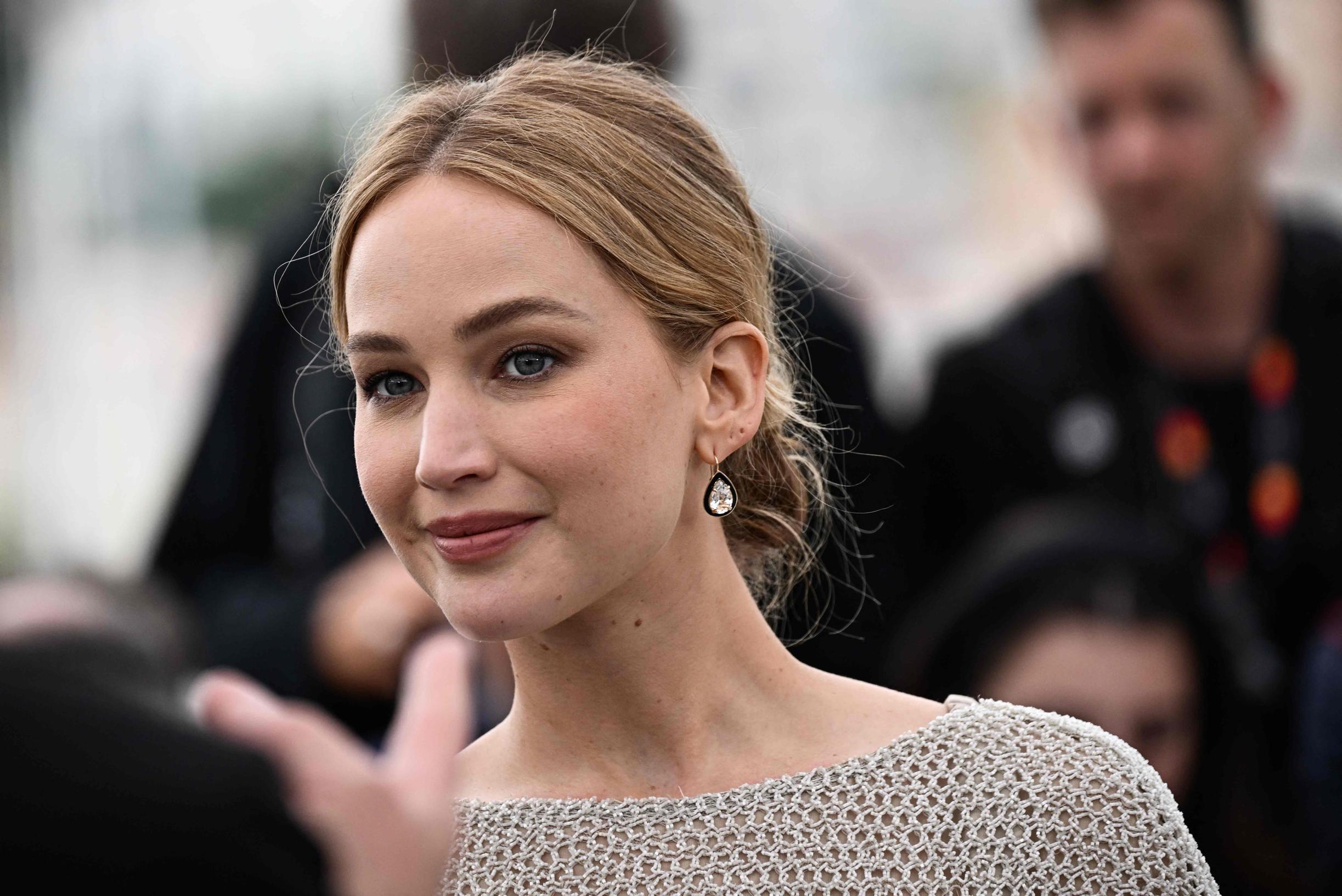 Fans schrikken van volledig naakte Jennifer Lawrence in nieuwe  Netflix-film: “Ze durft echt alles” | Het Nieuwsblad Mobile