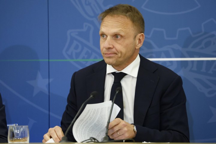 Italiaanse minister onder vuur nadat hij trein doet stoppen omdat hij te laat dreigde te komen op vergadering