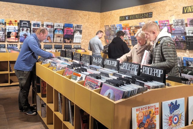 Vinyl fans and Anglophiles were quick to make promises at the opening of the first HMV outside the UK: “What a bargain!”  (Wijnegem)