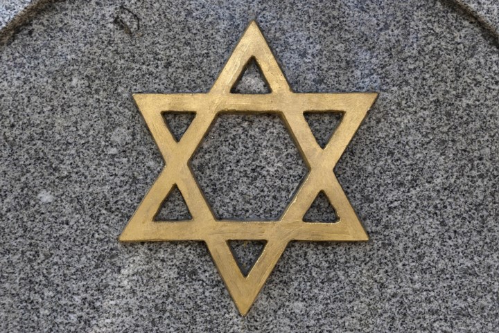Ruim 85 Joodse graven beschadigd in Charleroi