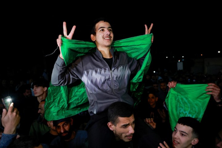 Israël laat Palestijnse minderjarigen en vrouwen vrij uit gevangenis: “Als we onze vrijlating vieren, worden we opnieuw opgepakt”