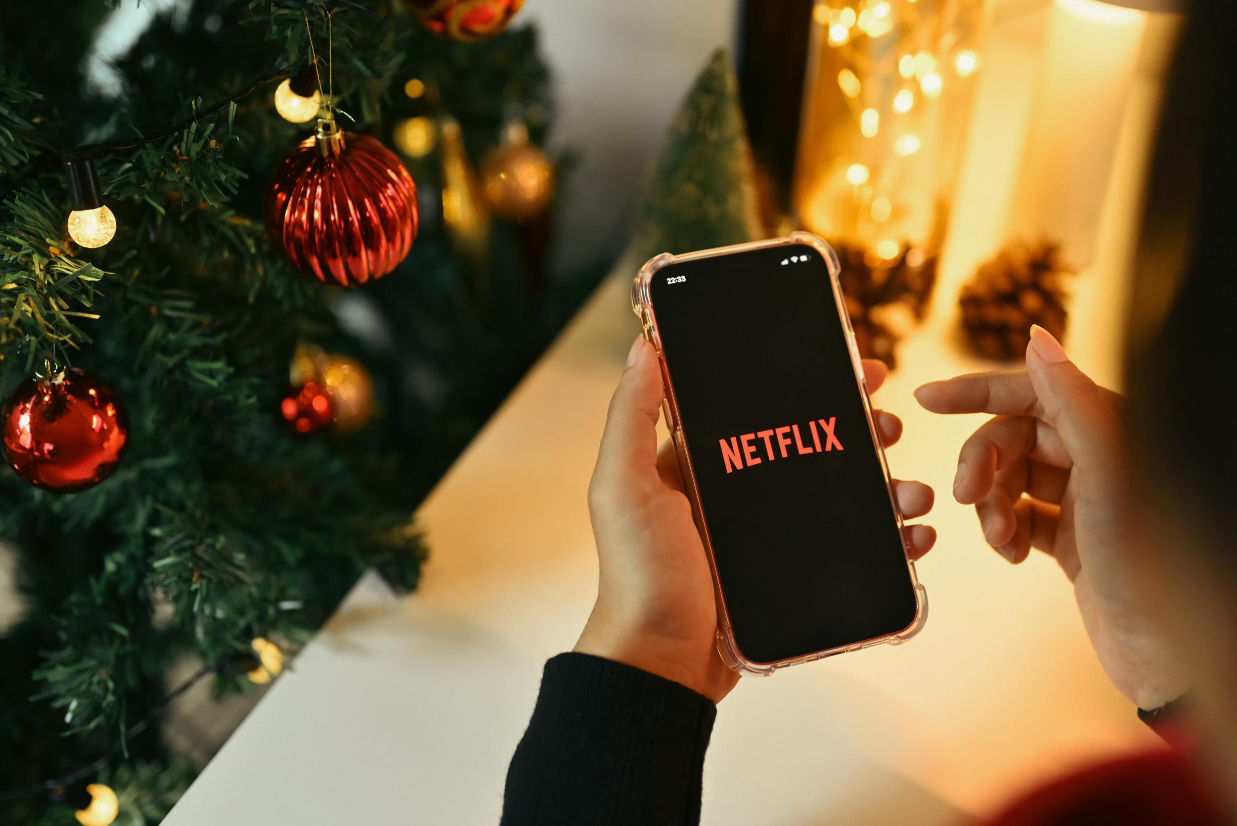 Worst Christmas Movie Ever: Netflix's 'Best Christmas Ever' Receives ...