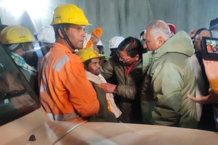 Eerste 10 arbeiders na 17 dagen bevrijd uit ingestorte tunnel in India