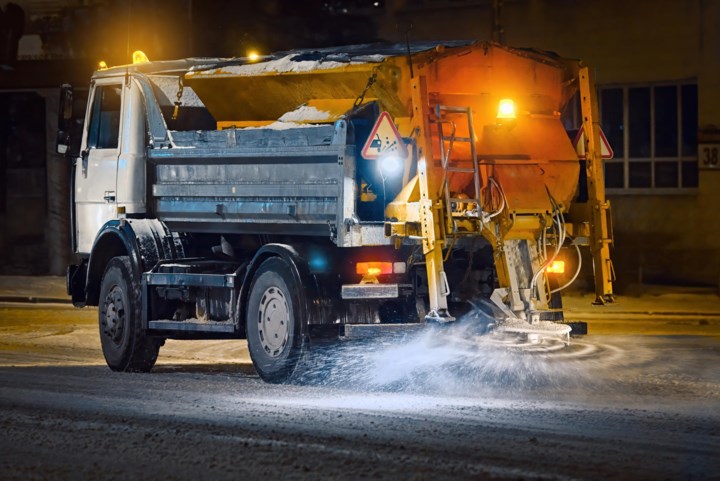 Winterse buien over het hele land, code geel voor gladheid in meeste provincies: “Vooral in het oosten opletten geblazen”