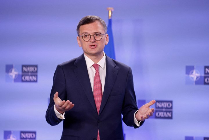 Oekraïens minister veegt op NAVO-bijeenkomst bezorgdheid over tegenoffensief van tafel: “Niets zal ons tegenhouden”
