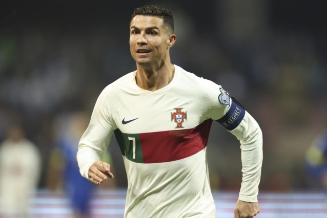 Pourquoi des supporters en colère réclament 1 milliard de dollars de dommages et intérêts au footballeur Cristiano Ronaldo