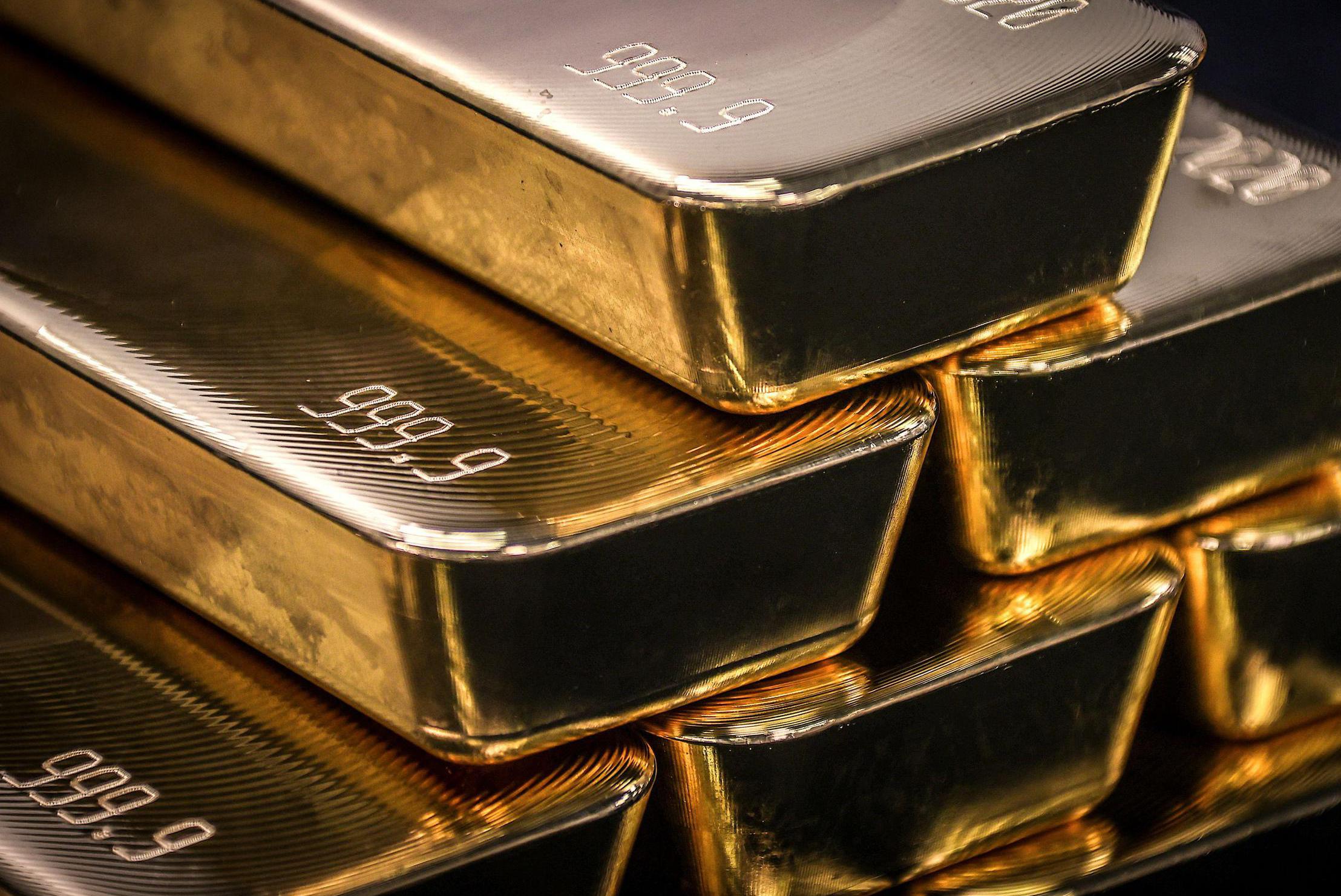 Цените на златото достигнаха исторически връх, надхвърляйки 2100 долара за унция