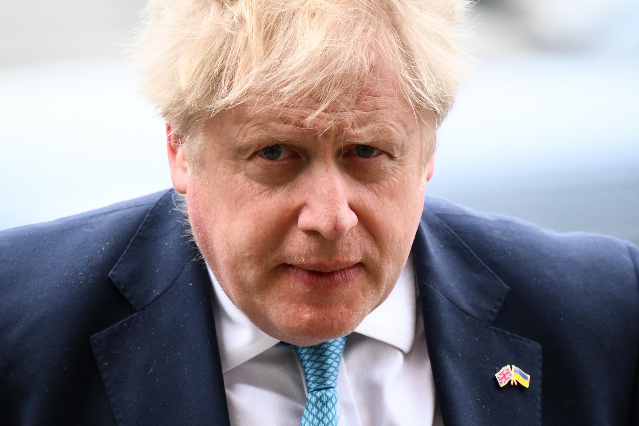 During the peak of the pandemic: “Boris Johnson contemplated military operation on Dutch vaccine plant”