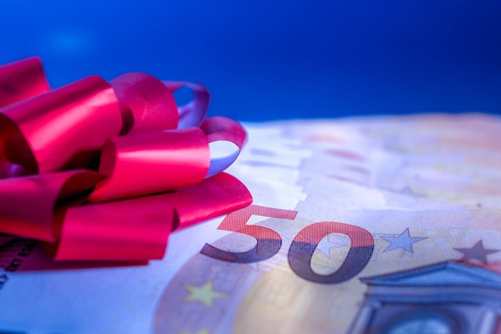 Kwart van de bedienden kreeg dit jaar een bonus op het werk