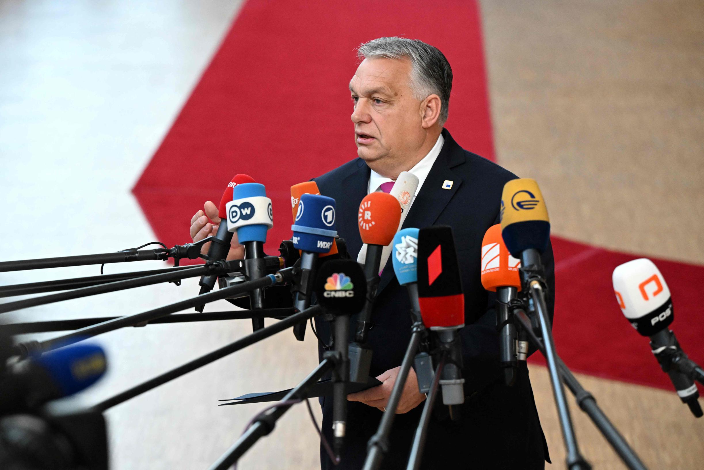 Emergency consultations with Viktor Orban delay start of European summit