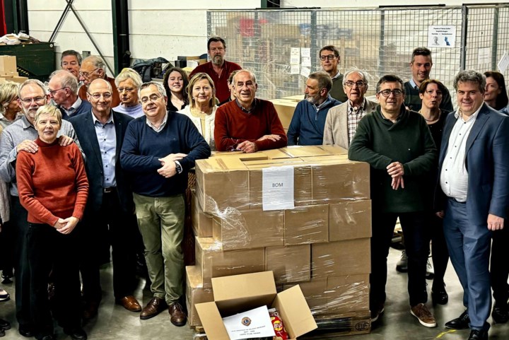 Hulporganisaties verdelen eindejaarspakketten dankzij Lions Club Tienen