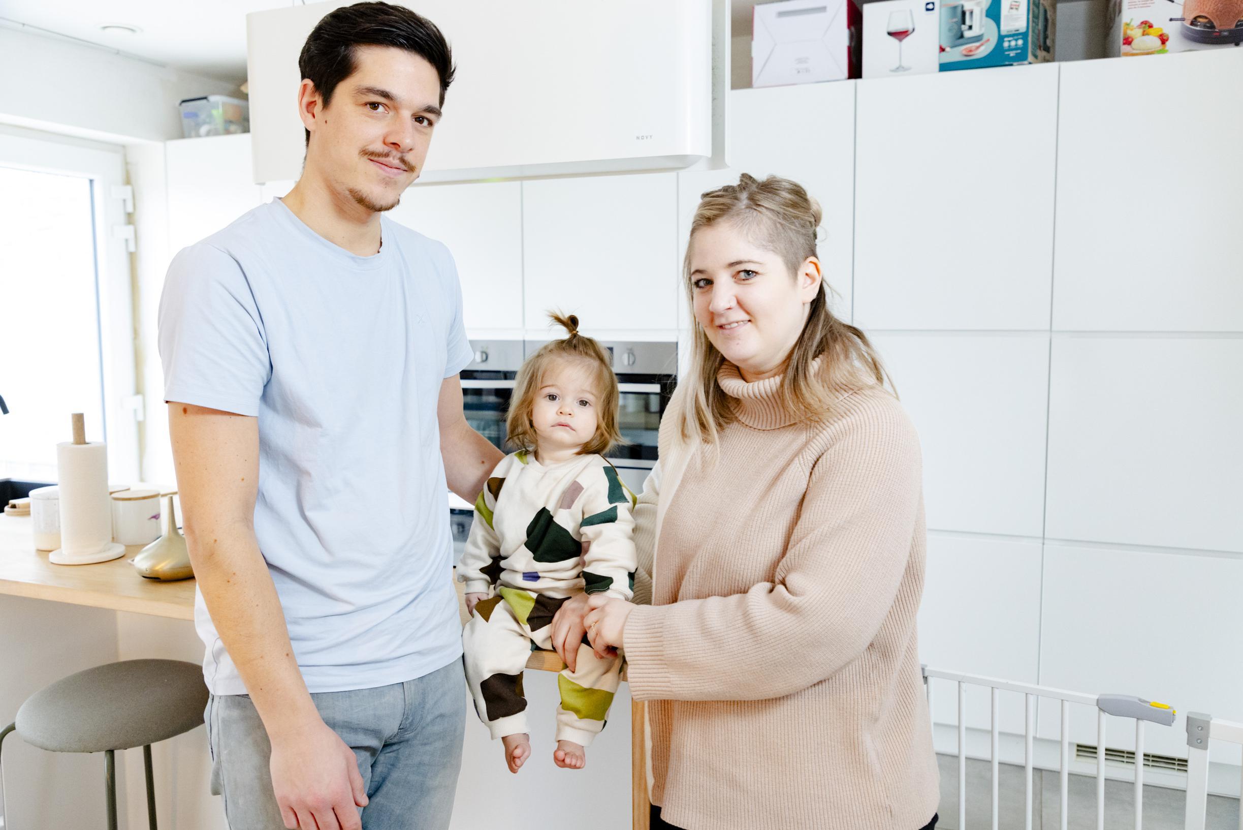 Lio Myny uit Genk heeft maar één oortje door microtia: “Een rollercoaster  van emoties na de bevalling” (Genk) | Het Nieuwsblad Mobile