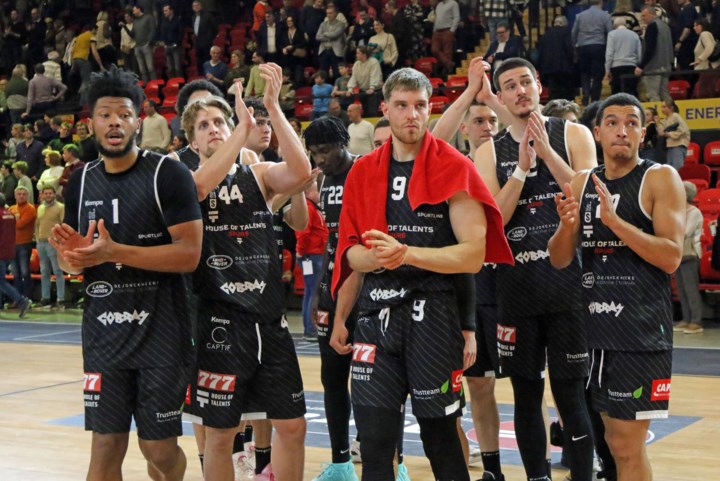 Christophe Beghin ziet sterk Kortrijk Spurs nipt sneuvelen in Oostende: “Ik ben trots op mijn jongens”