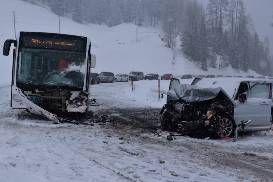 Three Belgians sustain injuries in head-on collision between SUV and bus in Davos, Switzerland