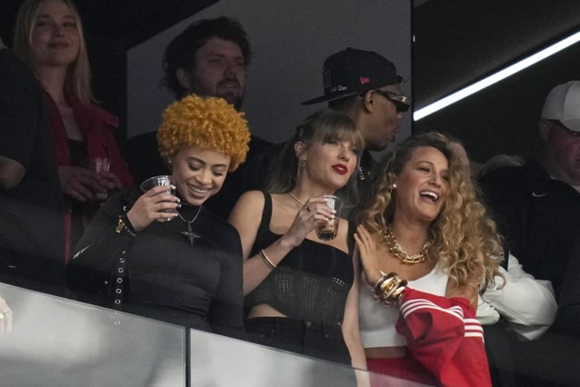 Taylor Swift’s Super Bowl Journey: Private Jets, Criticism, and Supporting Travis Kelce