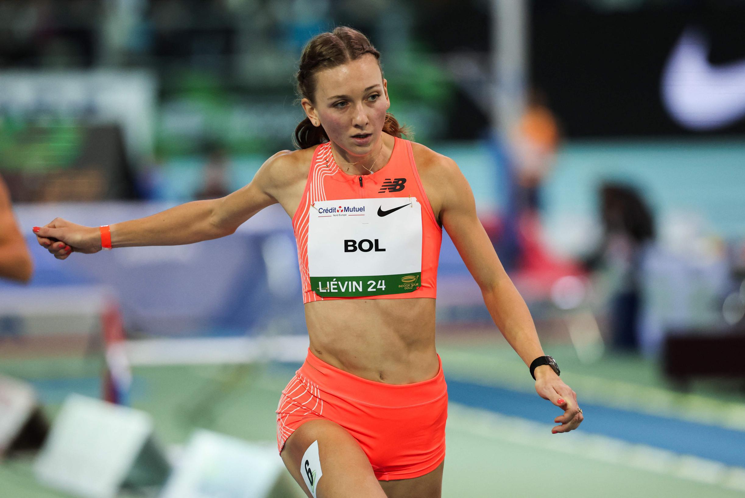 VIDEO. Femke Bol scherpt in Apeldoorn haar eigen wereldrecord op de 400  meter indoor aan | Het Nieuwsblad Mobile