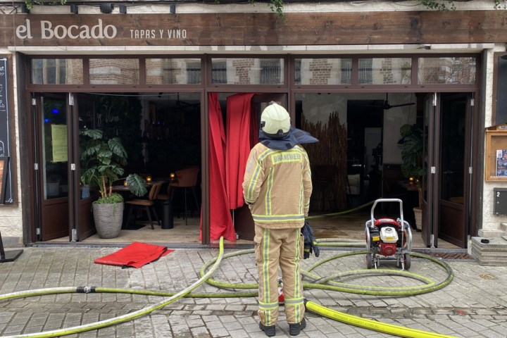 Brandende frituurpan oorzaak van brand- en rookschade in restaurant