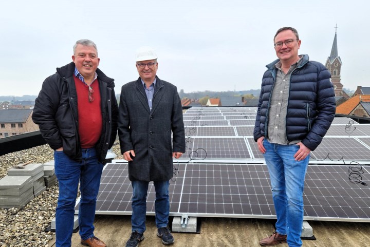 Zonnepanelen voor De Zandloper en het gemeentehuis