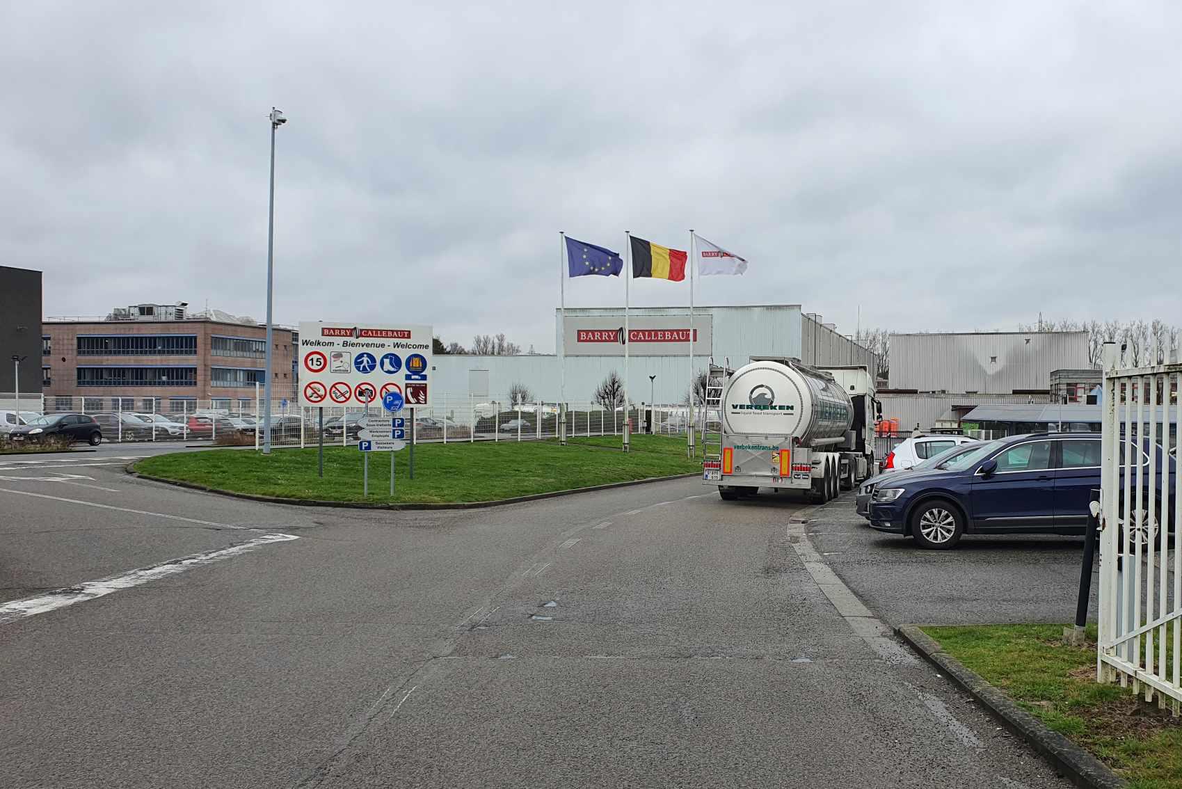 Vlaanderen schort subsidies aan Barry Callebaut op na aankondiging van 500 ontslagen: “Winstgevend bedrijf bezuinigt op personeel is cynisch” (Halle)