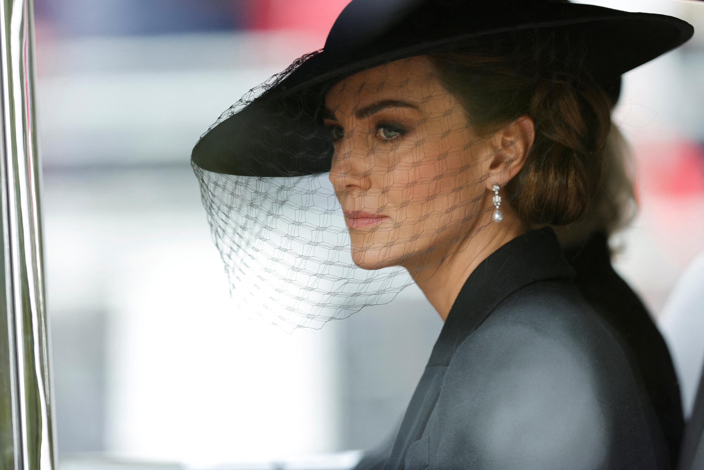 Er deden al weken wilde geruchten de ronde, maar nu is prinses Kate weer in  het openbaar verschenen | Het Nieuwsblad Mobile