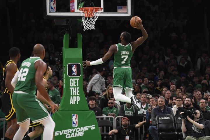 Boston Celtics vegen de vloer aan met Golden State Warriors in NBA