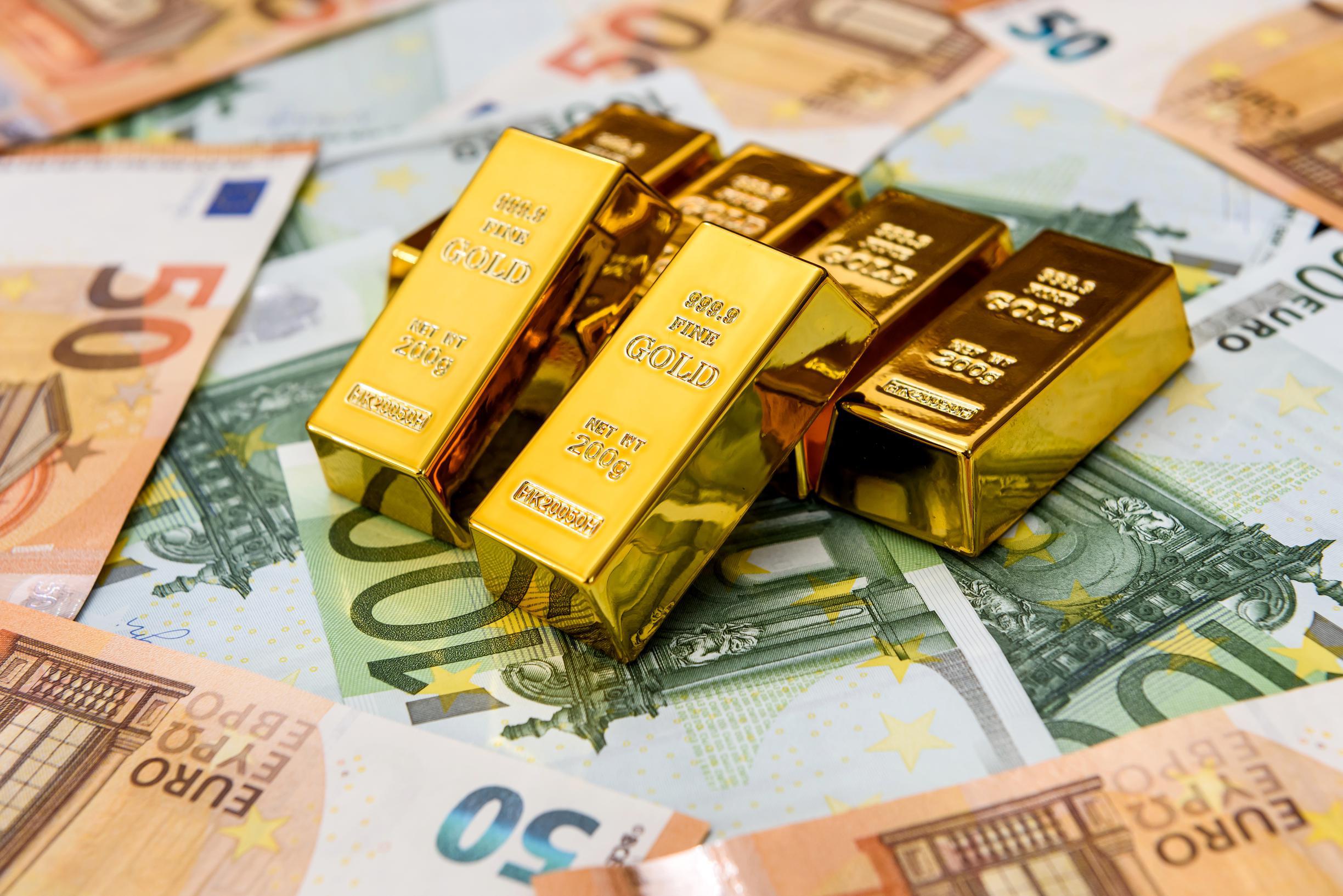 Gold prices reach new high above $2,200